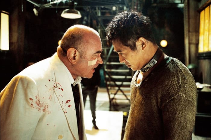Hoskins is a ruthless, snarling villain while Li find himself using his acting talents as well as his considerable martial arts skills.