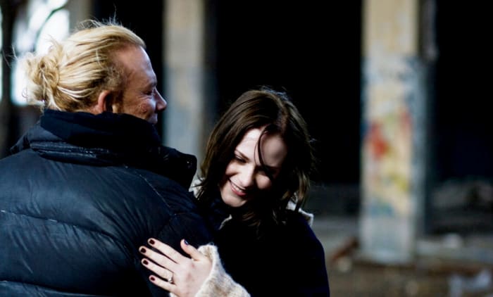 The film offers an unflinching look at life away from the ring such as the shattered relationship between Robinson and his daughter.