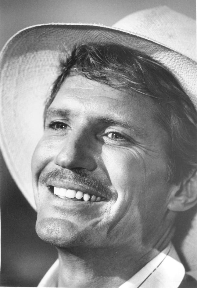 Connelly in character from the short-lived series Paper Moon, based on the feature film starring Ryan O' Neal.