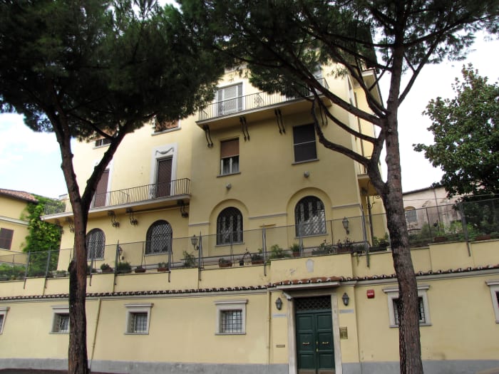 Villa Rosa Convent in Rome, not far from the Colosseum. Huge clean rooms with high ceilings. Paid 90 euro per night.