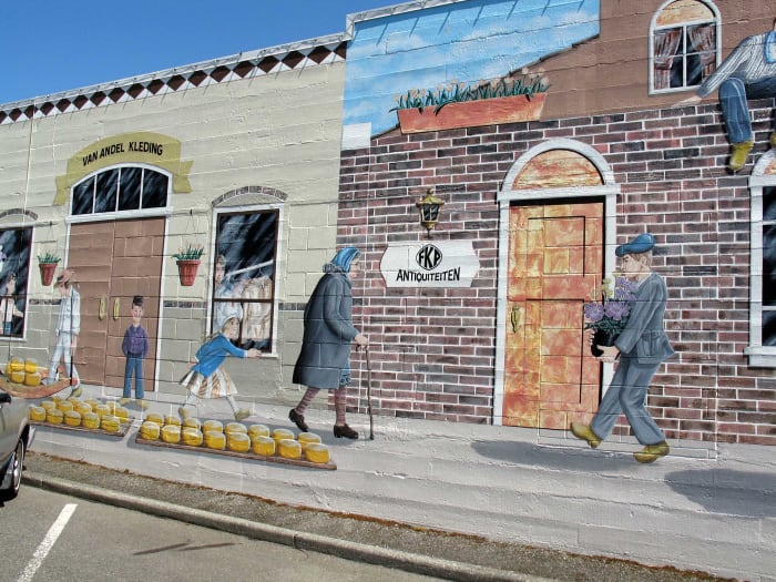 In the car park opposite the Windmill Bed and Breakfast is a beautiful Mural depicting a Dutch lifestyle along Front Street