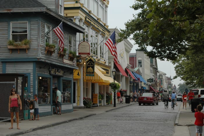 Check out the shops lining the cobblestone beach. Some of the bars in town are as old as the town itself. The White Horse Tavern was built in 1673.