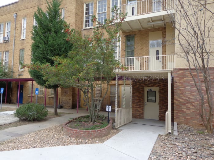 Western entrance to Horizon Theatre. Note small arrow sign to left of door and light strings marking entrance. Photo by author.