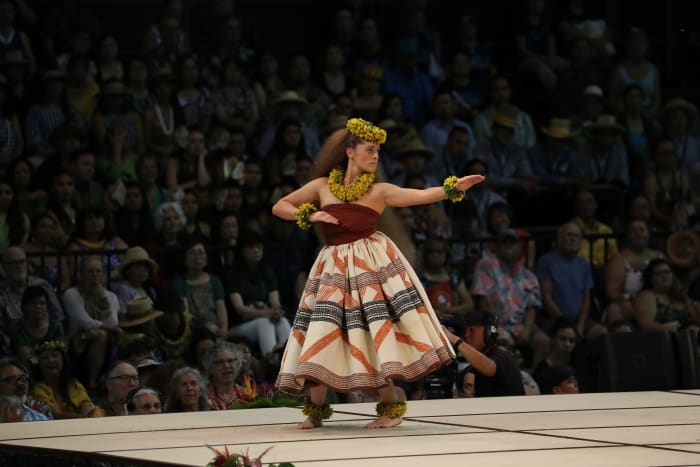 MISS ALOHA HULA 2019 Taizha Keakealani Hughes-Kaluhiokalani Hālau Hiʻiakaināmakalehua Nā Kumu: Robert Keʻano Kaʻupu IV & Lono Padilla. She also won the OHA Hawaiian Language Award for her use of the language in her opening chant.