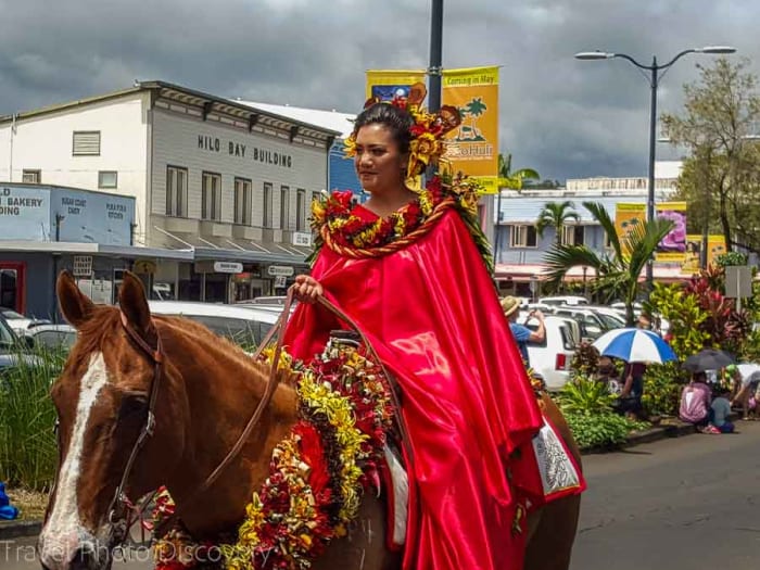 Pā‛ū rider from the island of Hawai֝i. Hawai֝i’s color is red and its flower is the ֝ohi֝a lehua.