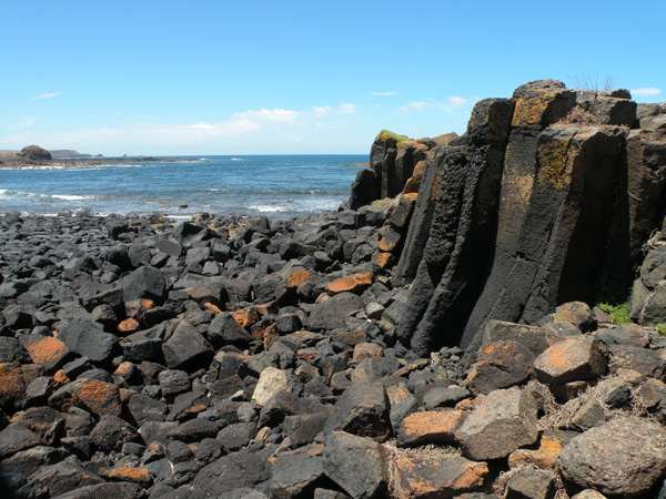 Basalt cliffs east of Kennon Head - where you can find calcite and zeolite mineral deposits.