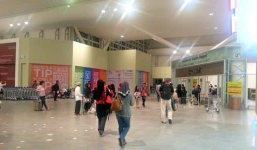 The entrance to KLIA2 domestic departure area. During peak periods, the queue will overflow to the corridors
