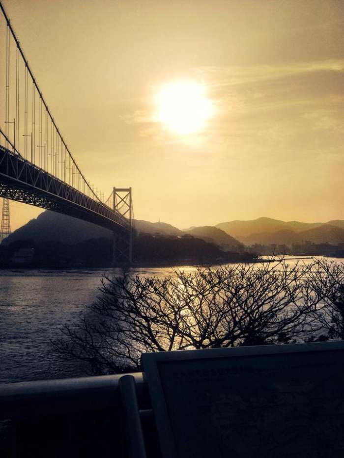 This breathtaking view can be seen for free from the Shimonoseki City, Yamaguchi Prefecture side of the bridge.
