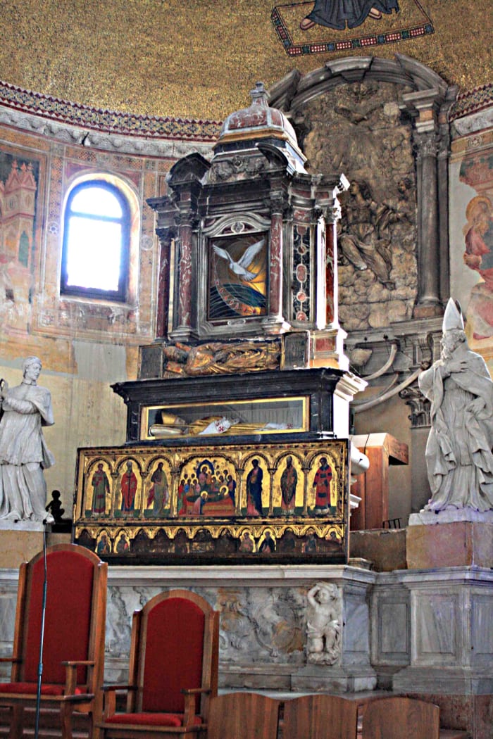 The altar of Santi Maria e Donato (two of the curved 'dragon ' bones can just be seen behind the altar on the right side)
