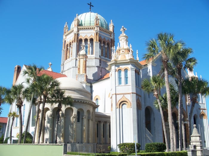 The Memorial Presbyterian Church is an impressive building, both inside and outside. It was inspired by St. Mark's Basilica in Venice. The body of tycoon, Henry Flagler is interred inside the church.