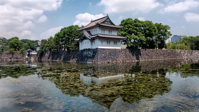 The Tatsumi-yagura Keep is part of the Imperial Palace complex in Tokyo and overlooks the Kikyo-bori moat.