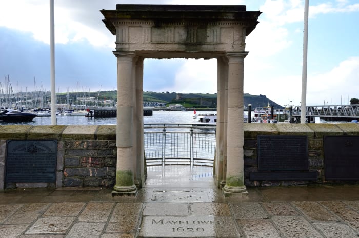 Located on the Barbican at Plymouth, The Mayflower Steps commemorate the voyage of The Pilgrim Fathers to the New World in 1620