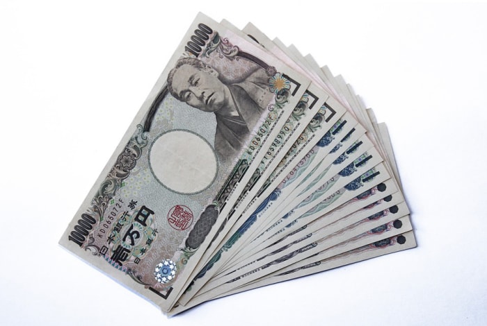 As one of the safest countries in the world, carrying large amounts of cash when traveling alone in Japan is not a safety concern.