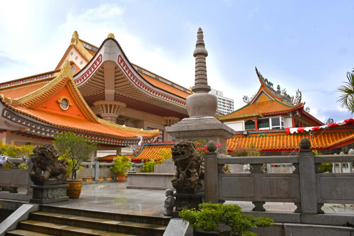 One of the largest Buddhist temples in Singapore, Kong Meng San Phor Kark See Monastery features an absolutely eclectic mix of Buddhist architectural styles, with over ten independent structures.