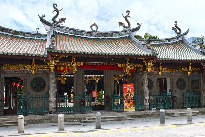 The oldest Chinese temple in Singapore, Thian Hock Keng used to face the sea till reclamation works in the 1880s.