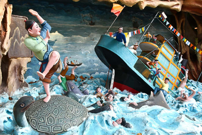 Wang Qing and his savior tortoise look rather gleeful in the display. Which somewhat compromises the message of his story.