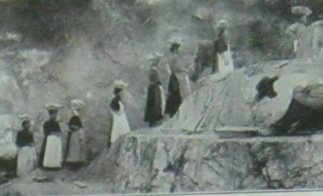 The process of extracting kaolin was very labour intensive.