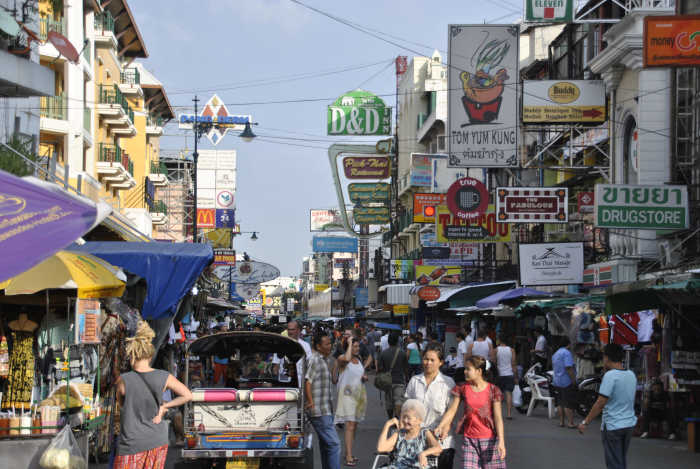 Khaosan Road in Bangkok is one of the best places to get crazy cheap, crazy good street food as a backpacker!