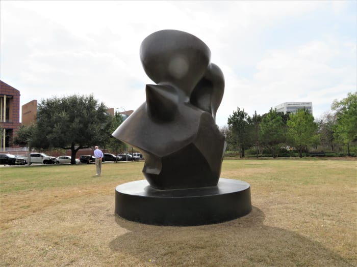 Different view of the "Large Spindle Piece" sculpture by Henry Moore in Eleanor Tinsley Park in Houston Source: Peggy Woods