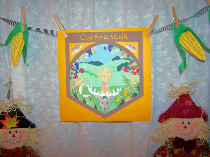 The camera doesn't do justice to the 3-D effects of this great altar decoration. The grass, wheat and leaves are raised slightly out of the frame so it looks like a portal to a harvest wonderland.