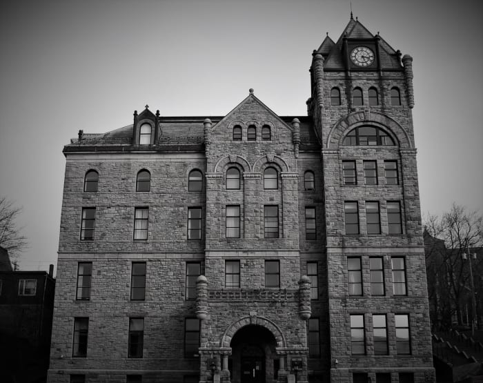 The new courthouse opened in 1902 to replace the one that had been destroyed in the Great Fire of 1892. Its predecessor, the one from which Catherine Snow was hanged on July 21, 1834, burned to the ground in 1846.