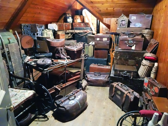 A cluttered attic in our dreams may reflect feeling overwhelmed and with thoughts or ideas. Clutter may indicate that we are not processing or letting go of things.