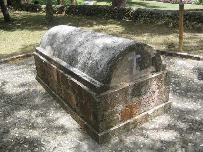 Though claimed to be the tomb of Annie palmer this is most likely false, as Annie had not been living at rose hall at the time of her death, and in fact, had sold her remaining interest in the place nearly 20 years earlier. It could be Rosa's tomb.
