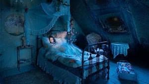 As a child, Melinda Roth experienced what she believes were numerous instances of astral projection.