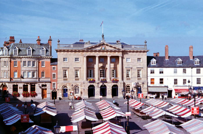The Town Hall is used for meetings of the Town Council and for events and functions. It houses a museum collection of artifacts and gallery of works of fine art by local artists. Admission is free of charge