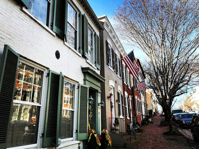 Don't miss the famous Captain's Row cobblestone street near the waterfront. It's the oldest street in Old Town.