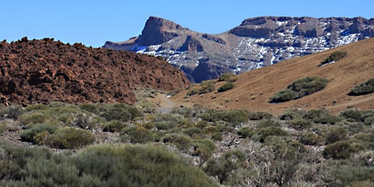 The scenery close to the lower cable car station. Topo de la Grieta is the peak in the background. Note the lava flow on the left - reddish due to oxidation processes