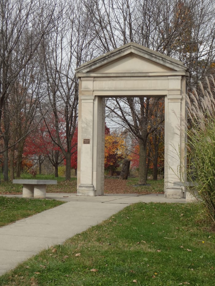Entryway of Palos School in 1939 that once stood near the site. A nice place to sit and contemplate life.
