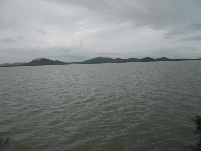 Vast expanse of water in Kolavai Lake