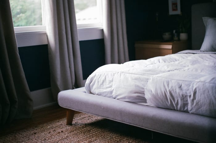 Before heading to bed, you'll want to make sure that your bedroom is tidy before making it completely dark to begin lucid dreaming.