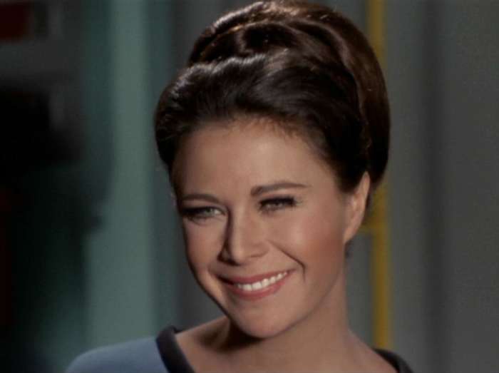 THE STUNNING JAN SHUTAN (AS GLORIA) MADE HELEN CRUMP JEALOUS WHEN SHE CAME TO VISIT THE TAYLORS (I CANNOT IMAGINE WHY)