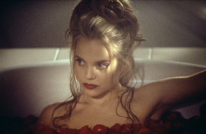 Angela (Mena Suvari) gives Lester a look that is reminiscent of the nymphet in Kubrick's Lolita (1962.) Angela's surname, Hayes, is an homage to Lolita Haze.