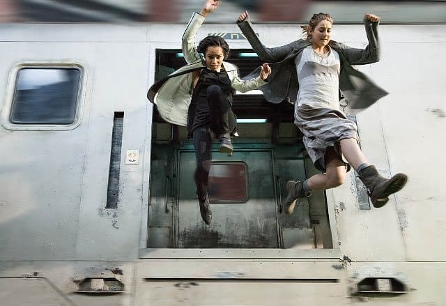 Image from: www.popsugar.com/entertainment/Divergent-Movie-Pictures-30511040?stream_view=1#photo-31029121