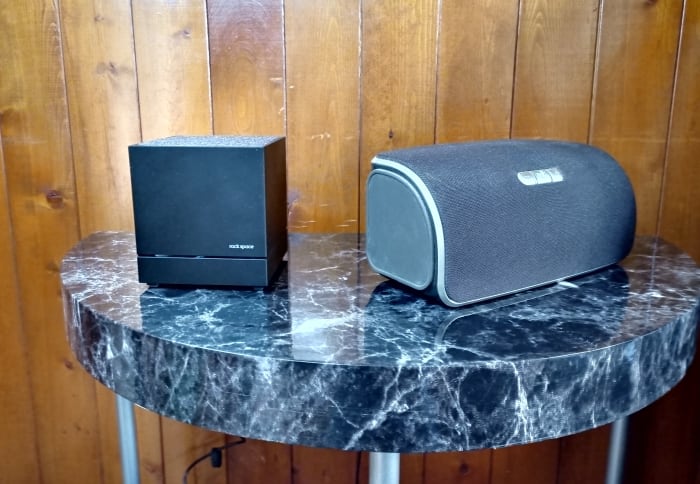 Mesh unit in living room. I, later, moved the speaker to the lower shelf of table to avoid possible interference