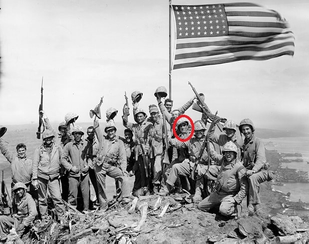 Joe Rosenthal's "Gung-ho" photo, with Schultz circled.