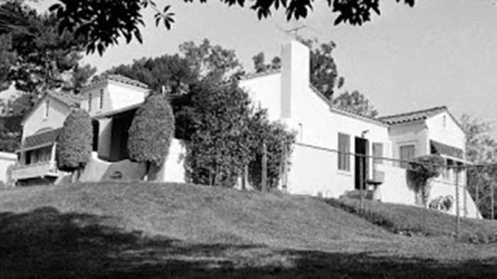3301 Waverly Drive in a photo taken from 3267. Manson and Tex entered through the recessed side door.