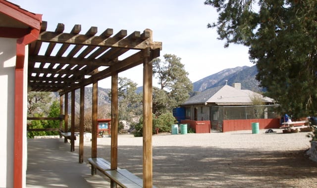 The Nature Center is on the left of the entrance, the bird sanctuary on the right.