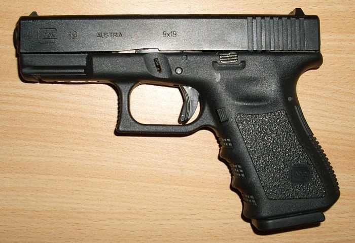 Mid-size pistols, like this Glock 19, are outstanding EDC choices: reasonably light, compact, good magazine capacity, and chambered for combat effective cartridges.