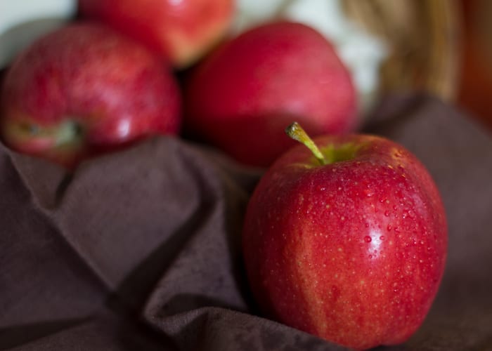 Keep an apple or some low-fat cheese with you at all times. This way you won't get too hungry and cave in to cravings for unhealthy food.