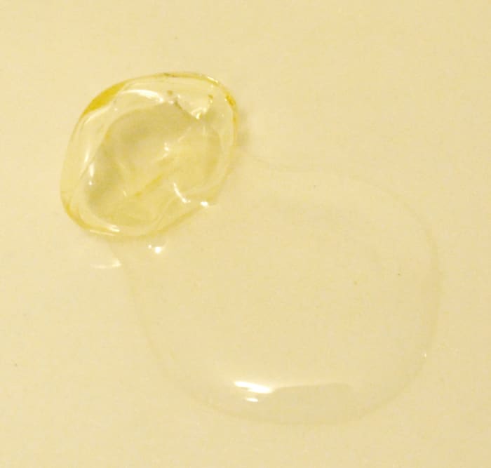 Vitamin E is a thick gel-like substance and can be either clear or have a light or dark yellow tint.