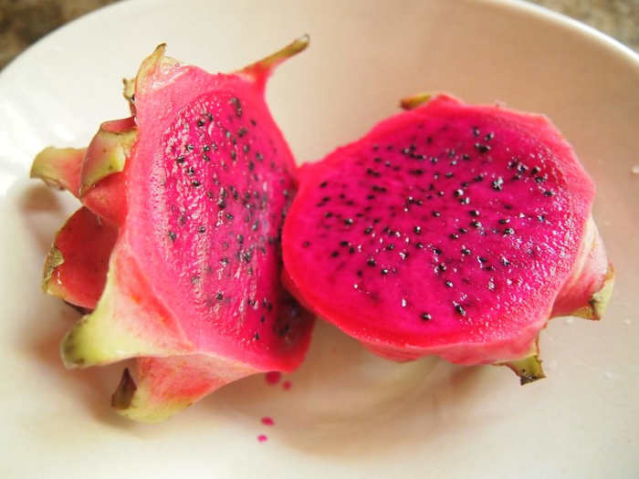 Health Benefits and Nutritional Values of Dragon Fruit - CalorieBee ...