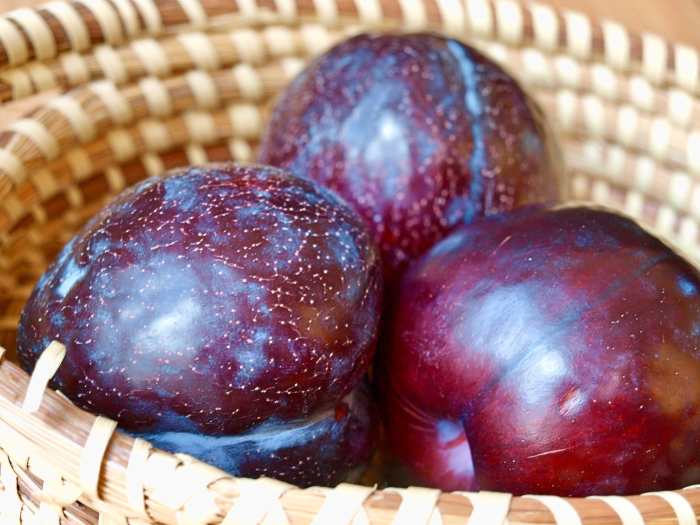 Top 10 Fruits for Glowing Skin (From Pineapples to Prunes ...