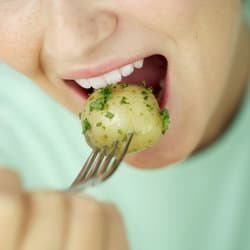 Digestion is considered to be one of the key factors influencing our health. The best way thing to do to keep your digestion healthy is to chew your food well.