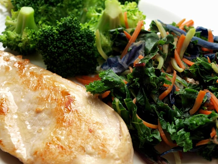 A healthy dinner includes roasted chicken with cooked and raw vegetables. You'll be satisfied without carbohydrates!