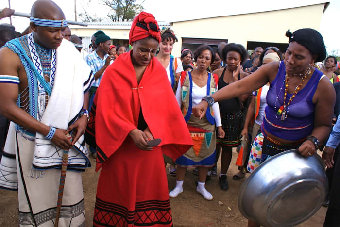 Xhosa wedding Lobola was the foundation of African marriage. Although there were a number of ceremonies, rituals and reciprocal entertainments by the families, only lobola was indispensable in legitimizing a marriage. Without the payment of cattle
