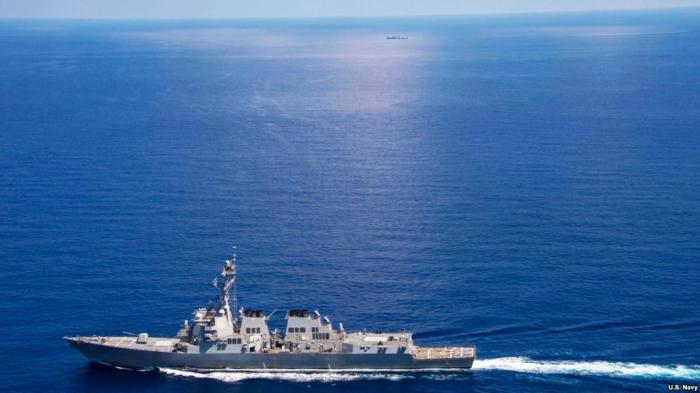 USS Lassen (DDG 82) operates in international waters near the Chinese People's Liberation Army (Navy) Jianghu V-class frigate Dongguan (560) while on patrol in U.S. 7th Fleet at South China Sea, Sep 29, 2015.